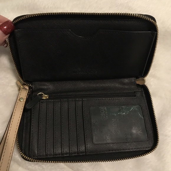 Michael Kors Wristlet SOLD - Picture 3 of 3